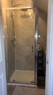 Stylish Velux Ensuite Room, Self Check-in, Fast WiFi and Free Parking - 5