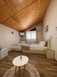 LakeFront House - 8
