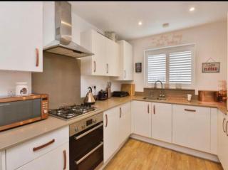 Modern Private Room with Free Parking near MK Hospital and Stadium MK - 9