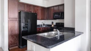 Landing Stylish 1BD Clubhouse Game Room - 5