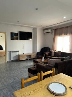 Spacious and sunny comfy apartment - 3