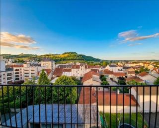 Appartement offrant une superbe vue imprenable sur le Puy Courny - 0