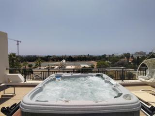 Othello Apartment with Pool, Balcony, Rooftop Hot Tub & 800 m walk to sandy beach - 9