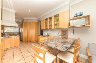 3 Bedroom Hilltop Home with Spectacular Views - 9
