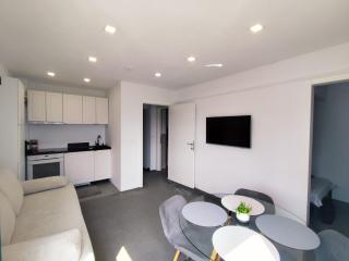 Central 18 - Modern Apartment near City Center - 9