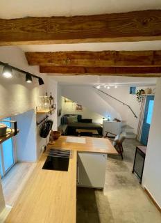 Sayalonga Studio | Terrace & Fast WiFi - 3