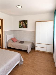 Costacabana Beach Apartment 2 Bedrooms 5 Min walk to Beach - 6
