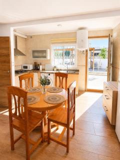 Costacabana Beach Apartment 2 Bedrooms 5 Min walk to Beach - 9