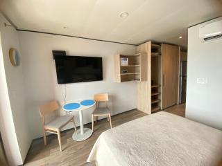 Modern Ocean and airport view condo in Maho, pool, gym, walk to Maho Beach,Mullet Bay, dinning, night life - 2