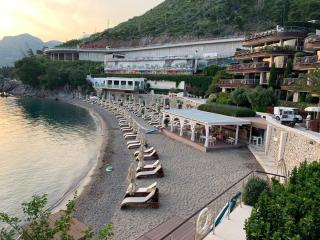 Dukly Luxury Villa Sea View first line - 9