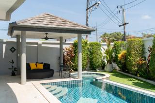 Luxury 4 Bedroom Beach House - 0