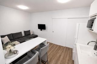 ALURE RESIDENCES 1 & 24h self check-in, free parking in front of the apartment building, new building, terrace, cafe with breakfast in the apartment building, next to the aqua park - 4