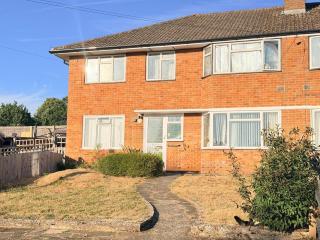 Charming Two Double Bedroom Maisonette with Garden - 0