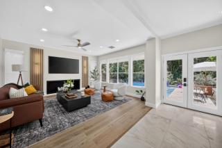 New Luxe 5BR 4BA Pool Villa in The Woodlands - 8