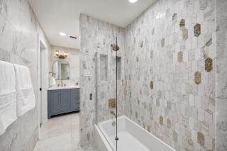 New Luxe 5BR 4BA Pool Villa in The Woodlands - 5