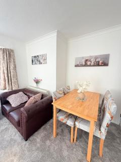 Charming Two Double Bedroom Maisonette with Garden - 6