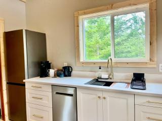 Nature Getaway Timber Eagle Escape Located on AMAZING 160acres of Trails and Wilderness The Back 40 B&B in Shirley near Sooke-Jordan River - 6