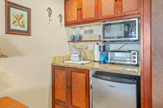 Sunrise Hale at Islander on the Beach 329 A Oceanfront View Studio with AC - 8