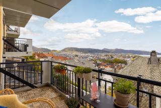 Panoramic Bergen views from historic Sandviken - 9