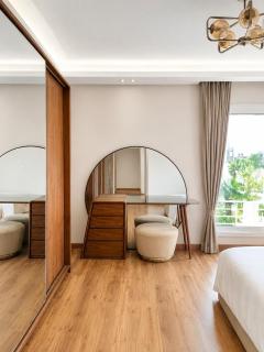 Modern 5BR- Private Garden- The Crown Palm Hills - 9