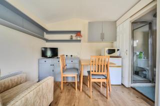 Studio Retreat Sleeps 1 - WiFi & Parking - 6