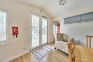 Studio Retreat Sleeps 1 - WiFi & Parking - 1