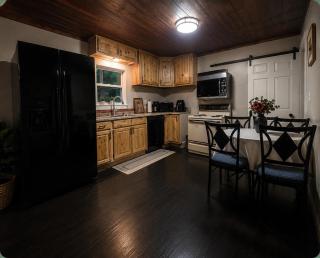 Cozy 3BR Apartment Central Kilgore Location - 5