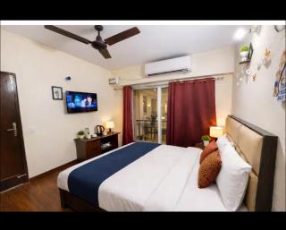 Couple friendly room in an apartment with balcony view - 2