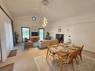 Private Pool Villa with Jacuzzi & Garden - 7