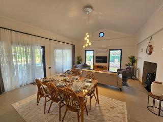 Private Pool Villa with Jacuzzi & Garden - 1