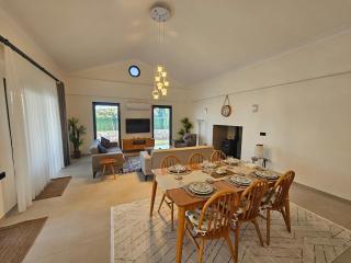Private Pool Villa with Jacuzzi & Garden - 3