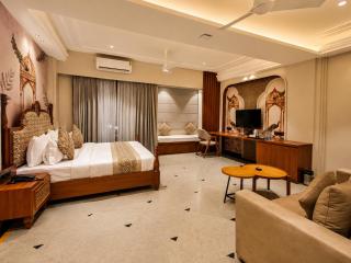 The Luxury Tiger at Lake Pichola - 8