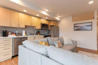 Stunning Capitol Hill 1BD Condo - 3