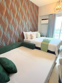 Sunvida Tower Across SM Cebu CITY VIEW with Balcony - 9