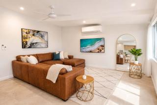 Beachfront Pet-Friendly Home with Pool & Studio Apt in Townsville - 9