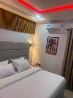 Royal vantage hotel and suites - 0