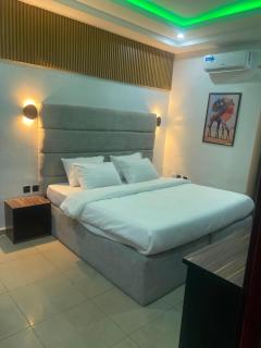 Royal vantage hotel and suites - 3