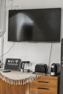 Cozy Belvedere Basement Apartment - 8