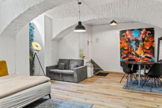 Cozy Belvedere Basement Apartment - 7