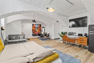 Cozy Belvedere Basement Apartment - 5
