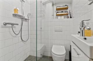 Cozy Belvedere Basement Apartment - 1