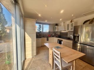 Air-conditioned villa with pool - 5