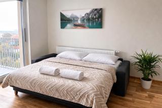 Modern Trendy Apartment with Balcony & Free Parking - 2