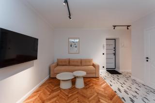 Homerent Miron Costin - 5