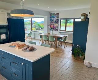 Superb large 5 bedroom home, 6 beds, sleeps 10-11 guest, with lovely mountain views - 4