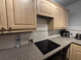 The Chessington Retreat - 2 Bed Home - 2