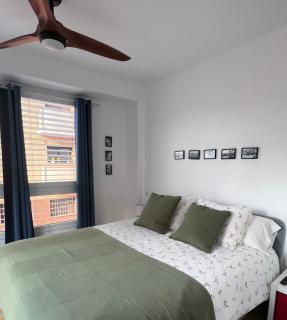 Apartamento luminoso con parking a 250 m de playa y centro - 1