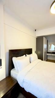 1BR Marina Bay Westlands Modern Gem with City View - 2