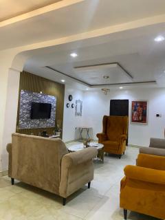 Hollysee Hotel & Suites - 9
