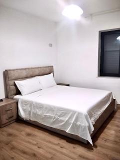 ARI'S APARTMENT - Blloku Tirana Lake Park - 5